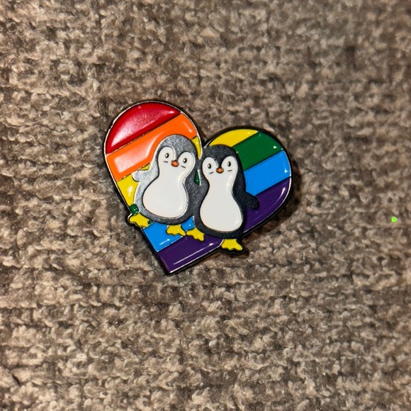 Accessories - Penguin Heart Enamel Pin - Multicolor